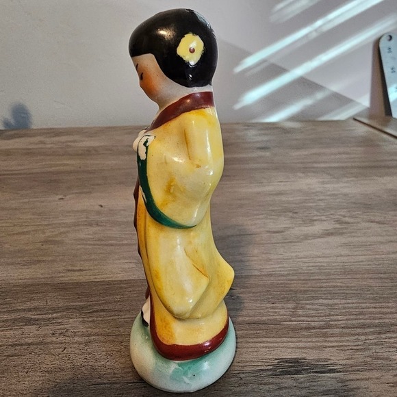 Vintage Japanese Women Salt Shaker Figurine Asian 4" Yellow Dress - Picture 8 of 8